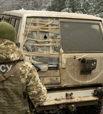 На кордоні з ЄС пострілами зупиняли джип контрабандистів (відео)