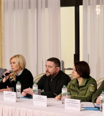 В Одесі Ганна Маляр зустрілася з родинами полонених Захисників Зміїного