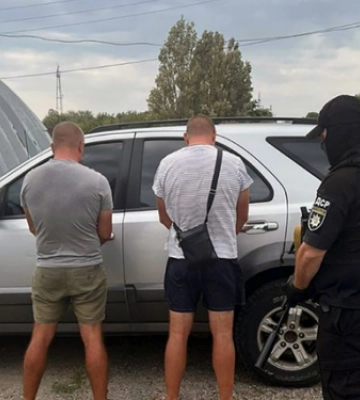 Запорізькі поліцейські повідомили про підозру зловмисникам, затриманих на гарячому в одному з пунктів пропуску Запоріжжя