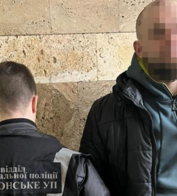 Намагався викрасти автомобіль таксі: у Києві затримали чоловіка