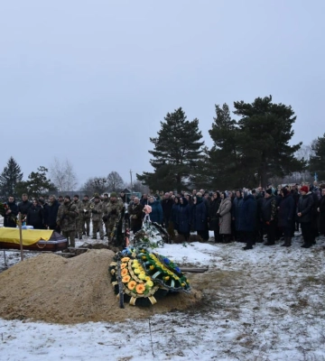 Сотні жителів Гощанської громади віддали останню шану Герою (ФОТО)