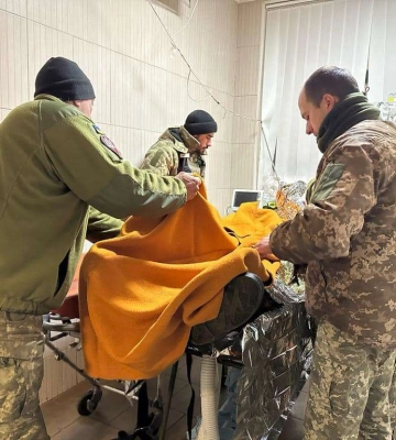 Дивляться у вічі смерті. Як бойові медики бригади з Дніпропетровщини перемагають у битві за життя 