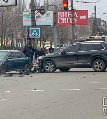 У Кривому Розі зіштовхнулись дві автівки
