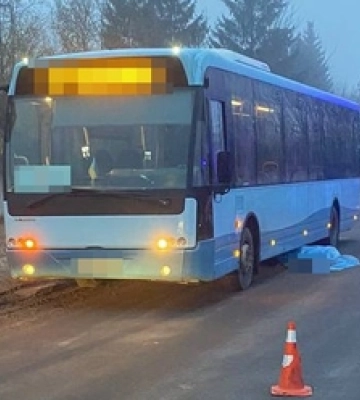 У Луцьку під колесами автобуса загинула жінка 