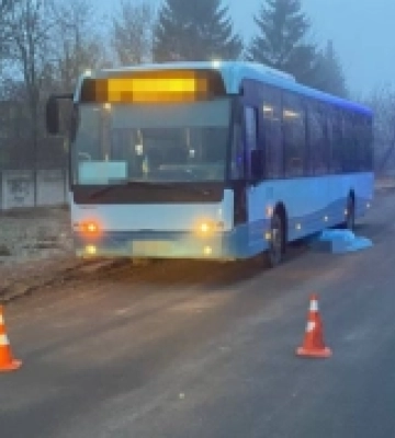У Луцьку під колесами автобуса загинула жінка 
