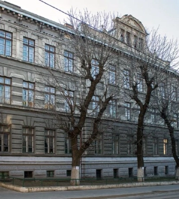 Вчительку вигнали за прохання говорити українською? Львівська школа відреагувала на заяву Ніцой