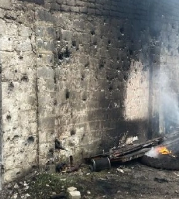Ворог масовано обстріляв Курахове на Донеччині, поранена людина