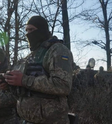 «Робимо свою роботу якісно і до кінця»: воїн ЗСУ вийшов на зв’язок із Соледара (відео)