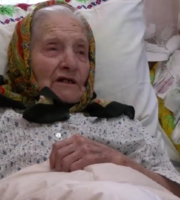 Бабуся з Рівного щомісяця віддає частину пенсії на ЗСУ (ВІДЕО)