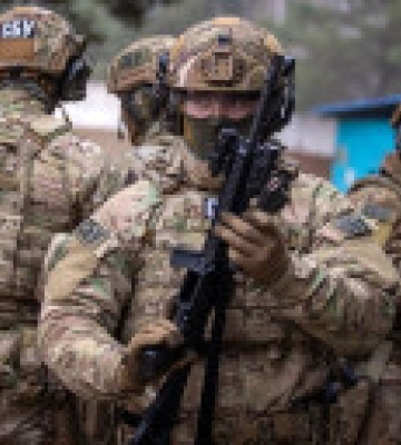 Рівень довіри до ЗСУ за рік зріс до 96%, до президента — до 84% - опитування