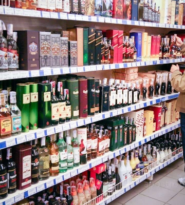 Как за год в Днепре выросли цены на алкоголь и сигареты
