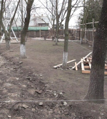 В Кілії реконструкцію скверу розпочали з облаштування торгової зони (відео)