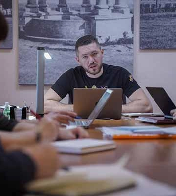 У Полтаві тривають підготовчі роботи для монтажу модульного містечка