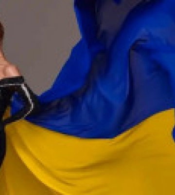 Ефектна чорна сукня з жовто-блакитним серцем: ще один яскравий образ українки на конкурсі Міс Всесвіт