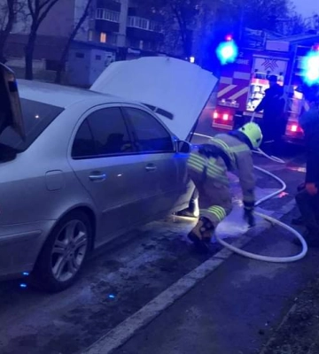 У Рівному біля Луцького кільця під час руху загорілось авто