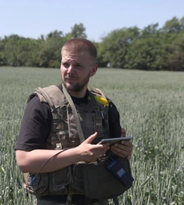 Воїн волинської бригади їхав київською дорогою на танку напереріз ворогу