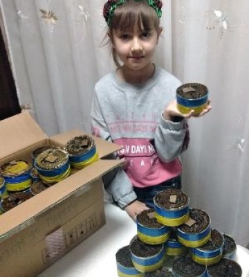 Свічки від Марічки, або Врятувати тяжкопораненого та зігріти захисників на передовій