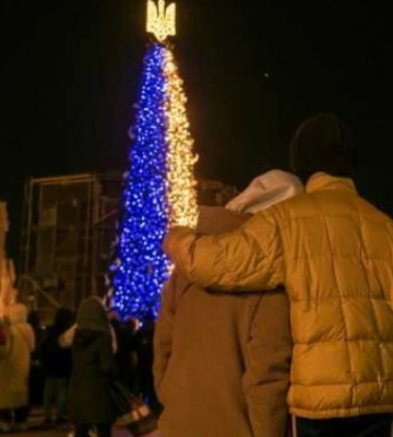 Стало відомо, коли приберуть ялинку незламності з Софійської площі