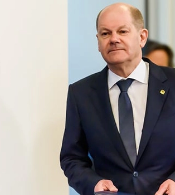 Німеччина “ретельно зважуватиме кожен крок” при поставці зброї Україні – Шольц