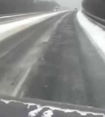 В Одеській області сніжить: на трасах працює спецтехніка, - ВІДЕО