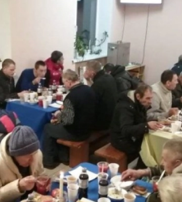 Півсотні безпритульних у Львові скуштували традиційних різдвяних страв
