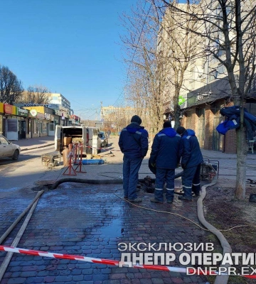 У Дніпрі комунальники усувають аварії: кілька вулиць без води та опалення