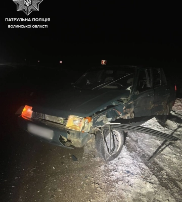На Різдво на Волині водій «пежо» вилетів на зустрічну і зіткнувся із «жигулем»