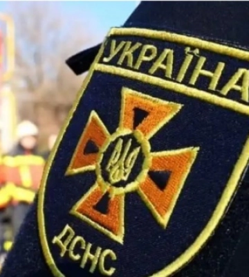 На Запорожье спасатели вытащили из-под завалов трех человек
