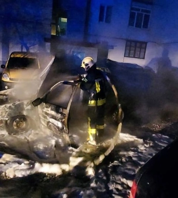 Автівку у Луцьку спалили коктейлем Молотова, - очевидці