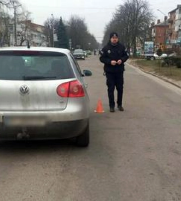 ДТП на Полтавщині: автівка збила жінку, яка переходила дорогу поза переходом