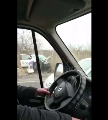 На Дніпропетровщині зіткнулися фура та патрульна машина: поліцейський загинув (відео)