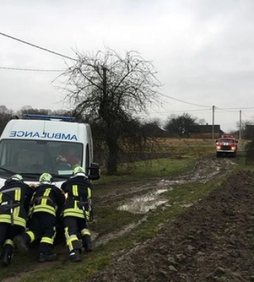 На Волині застрягла «швидка» з вагітною жінкою