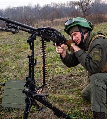Кулеметник Нацгвардії розповів як мобільна вогнева група готується збивати ворожі дрони