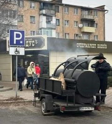 Це Полтава Шашличка на парковці для людей з інвалідністю Фото