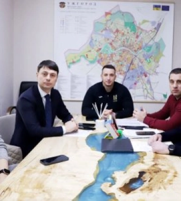 В Ужгородській міській раді обговорили будівництво льодової арени