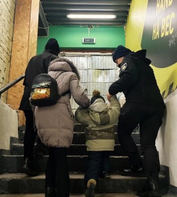 У Запоріжжі мати з двома дітьми більше двох місяців жила у бомбосховищі