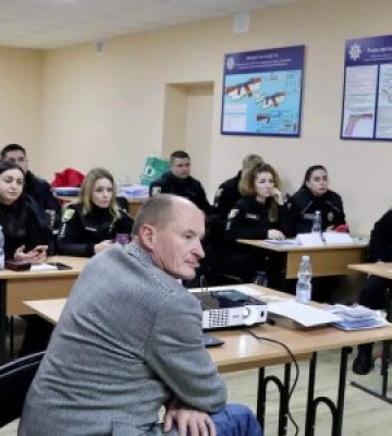 Закарпатські поліцейські пройшли кількаденний тренінг щодо протидії домашньому насильству, організований Консультативною&amp;hellip;