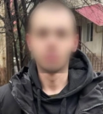 Патрульні Ужгорода затримали чоловіка, який перебував у розшуку