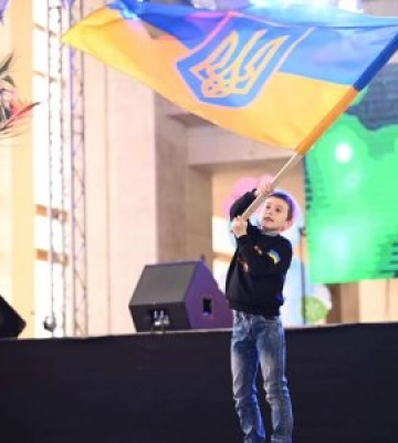 В Ужгороді дітей військовослужбовців, ВПО та маленьких закарпатців розважав «Амбасадор Дитинства»