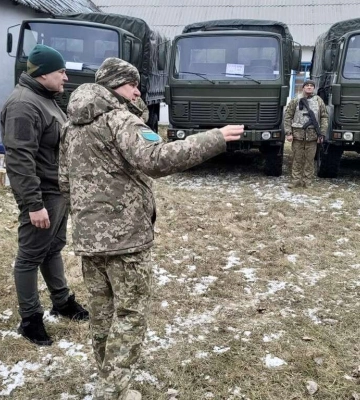 Автівки, коптери та генератори: Дніпро передав на фронт нову партію допомоги