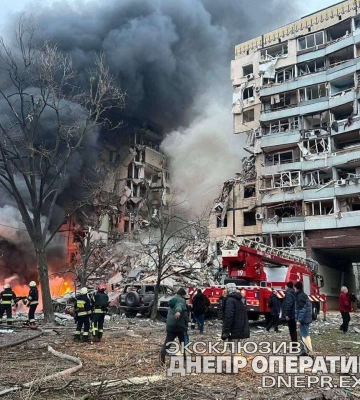Російська ракета влучила в багатоповерховий житловий будинок у Дніпрі: перші фото та дані про руйнування