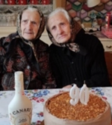 На Закарпатті сестри-близнючки відзначили своє 90-річчя