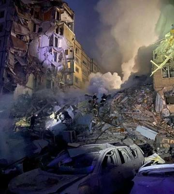 У Дніпрі діють “Пункти незламності” у районі, який постраждав від ворожої атаки