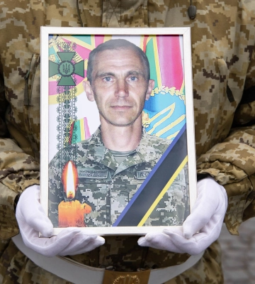 В Ужгороді попрощались із полеглим у війні Героєм Олексієм Візенком (ФОТО)