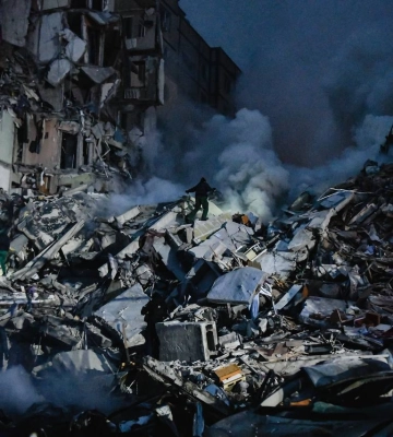 Рятувальники витягають людей з-під завалів у Дніпрі, відомо про п&#039;ятьох загиблих