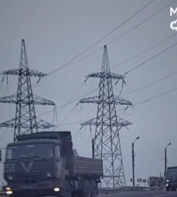 Перевозять &quot;зуби дракона&quot;: в Маріуполі помітили велику колону російської техніки