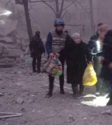 Удар по Днепру 14 января: полиция показала первые фото и видео после обстрела