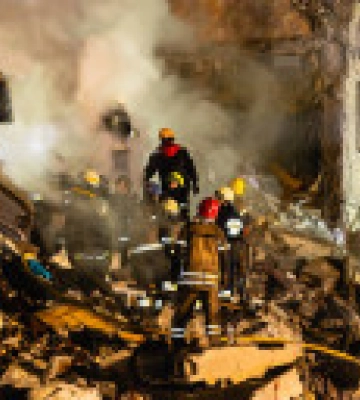 Під завалами зруйнованого будинку у Дніпрі рятувальники почули голос жінки - ДСНС