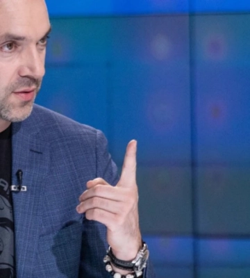 Арестович заявив, що на будинок у Дніпрі впала збита ППО ракета — відео інциденту це спростовує