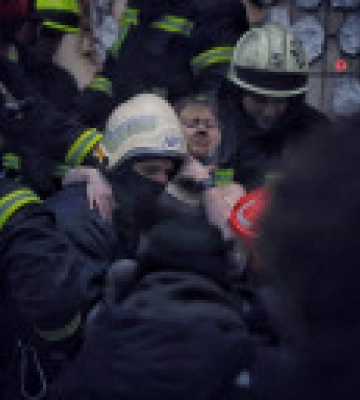 Днепр: спасатели разыскивают около еще 40 человек, из под завалов достали женщину